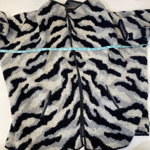 Lane Bryant Chunky Warm Animal Print Open Cardigan Black Gray Sz 22/24 - Picture 7 of 10